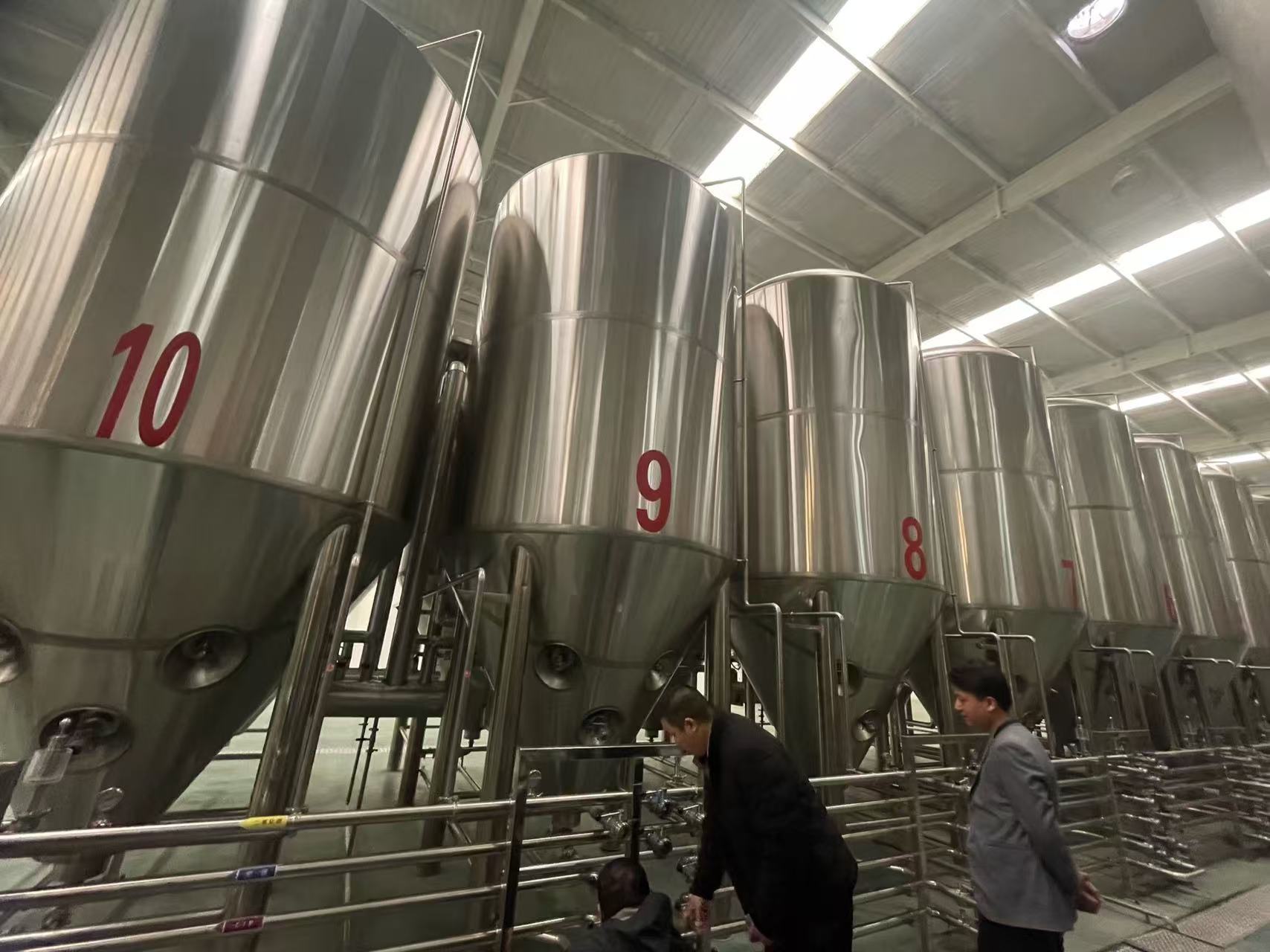 大庆精酿啤酒设备厂—平面布置、设备设计、制造、调试、培训等一条龙服务